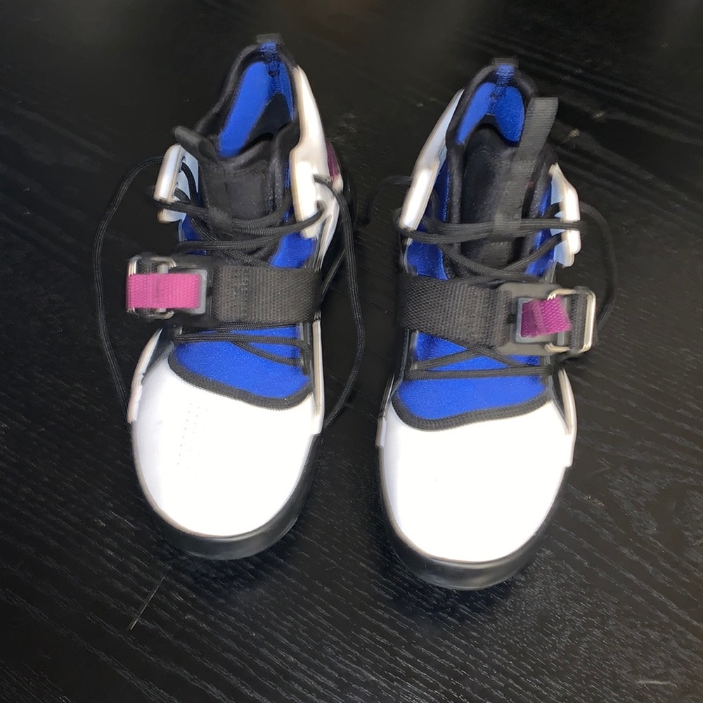 Nike Air Force 270 ‘white & purple’